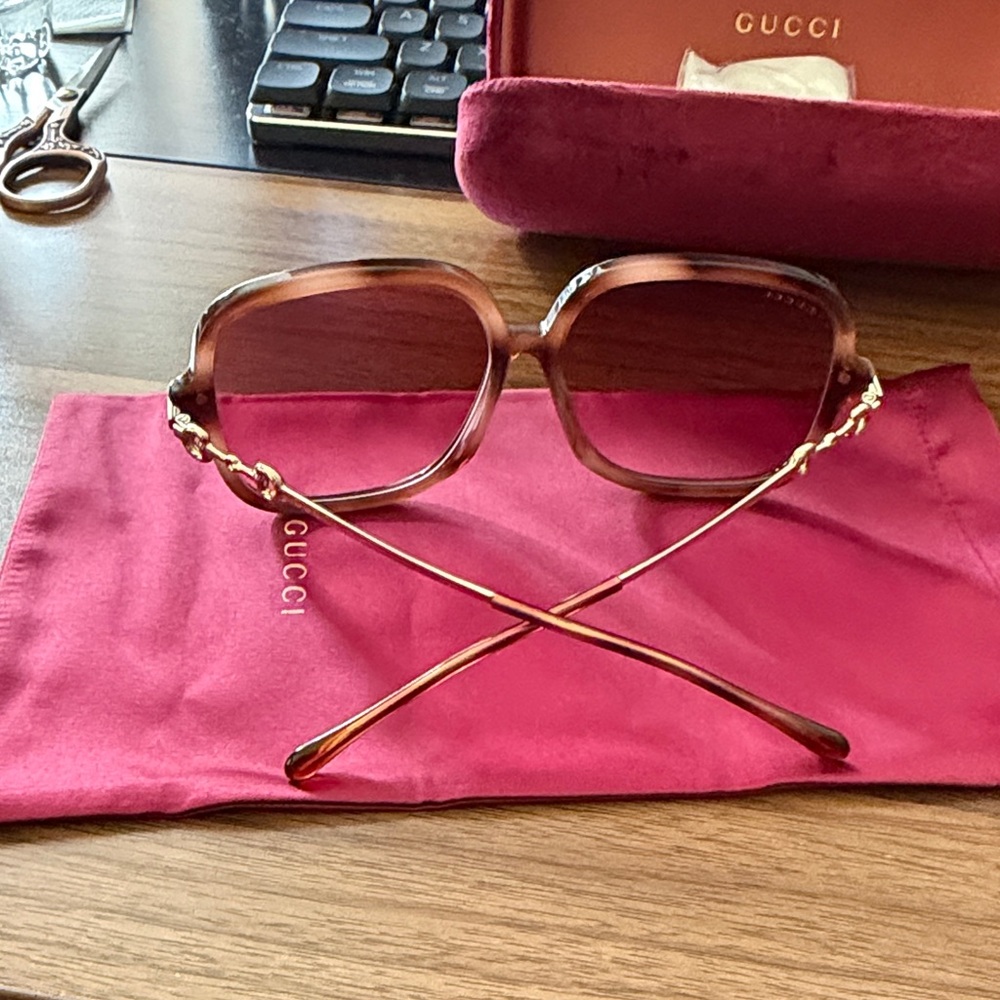 Gucci Women's Rose Gold Sunglasses - Picture 3 of 7